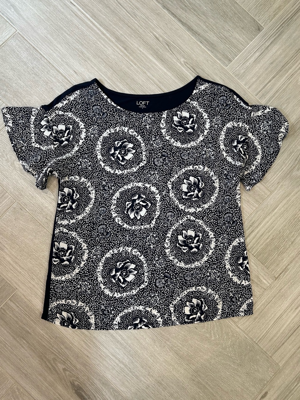 LOFT Outlet Navy & White Floral Short Sleeve Mixed Media Top Small